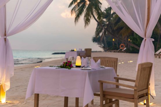 Beach Dinner - Fiyavalhu Resort Maldives