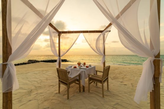 Sunrise breakfast - Fiyavalhu Resort Maldives